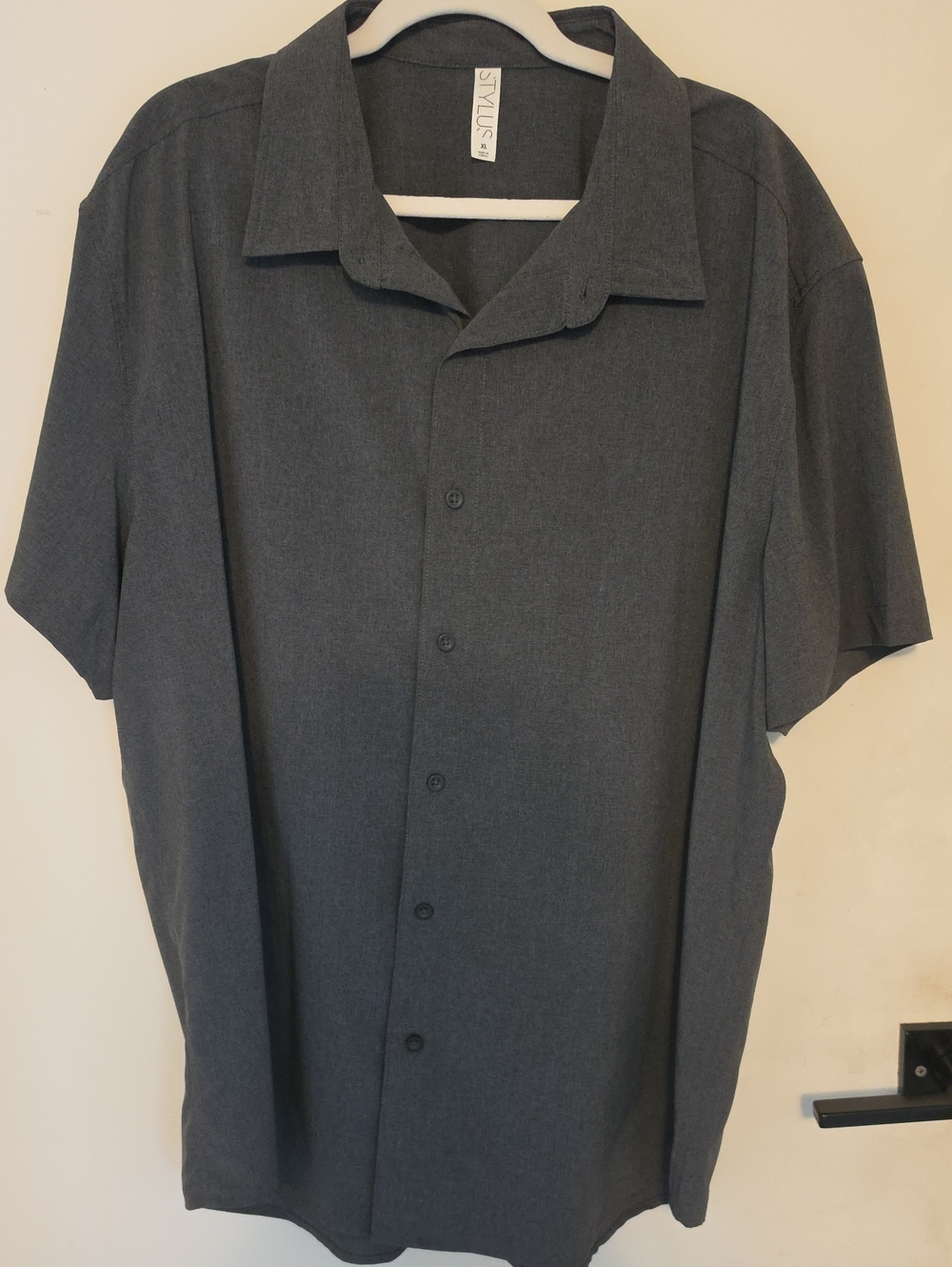 STYLUS Men's Short-Sleeve Button-Down Shirt in Charcoal